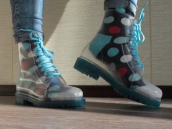 Ботинки резиновые: прорезиненные на шнурках, прозрачные, зимние, с резиновым низом