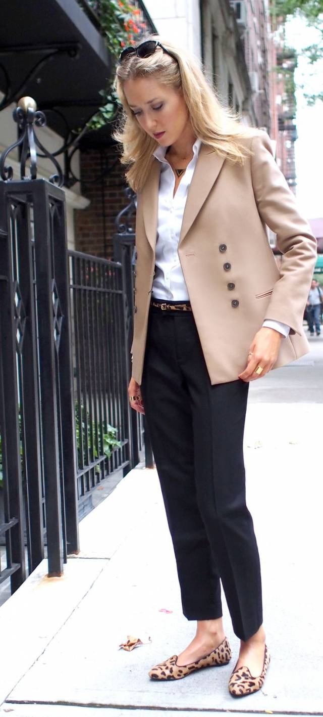 Лоферы с классическими брюками и пиджаком – фото новинки сезона