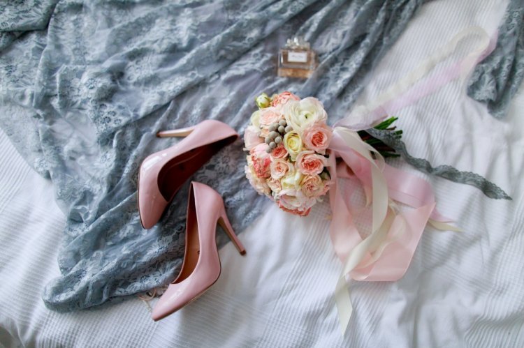 Розовая обувь для невесты