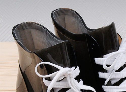 Резиновые ботинки на шнурках