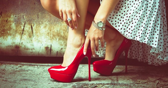 Лаковые туфли женские на шнурках