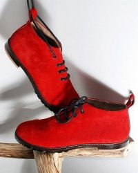 Красные ботинки 