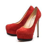 Красные замшевые туфли 