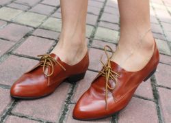 Женские ботинки на шнурках 