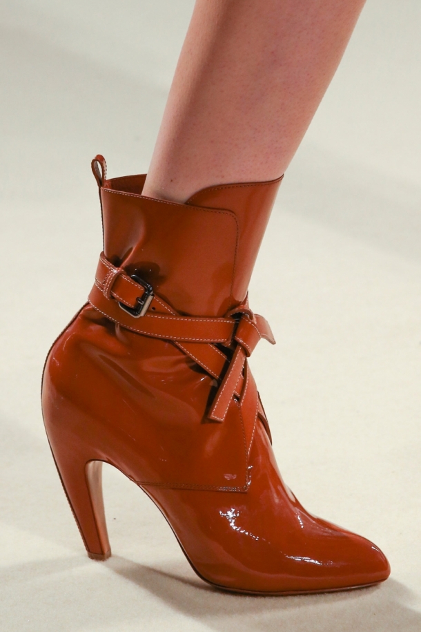 На фото: модная лакированная обувь 2015 - Louis Vuitton