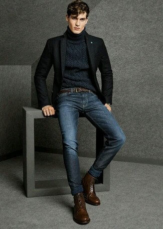 Черный шерстяной пиджак будет смотреться великолепно с Темно-синими джинсами. Выбирая обувь, сделай ставку на классику и надень темно-коричневые классические ботинки.