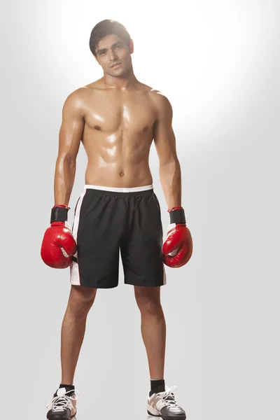 Молодых мужчин боксер — стоковое фото