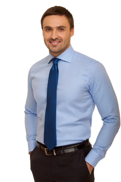 Хорошо одетый мужчина в костюме и галстуке. харизматичный бизнесмен, стоя на белом фоне — стоковое фото