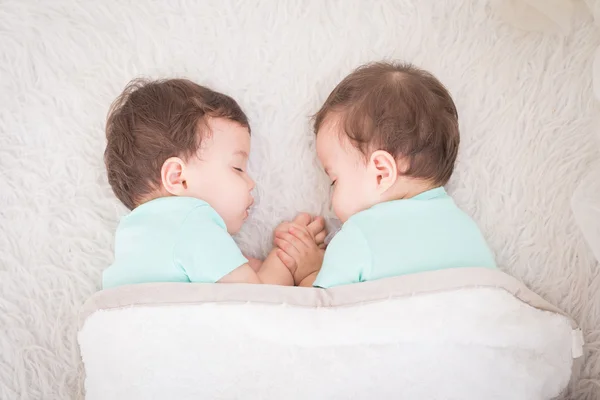 Красивая Спящая близнецов — стоковое фото