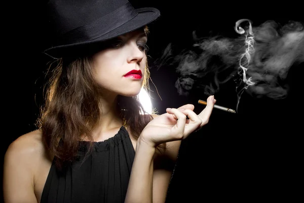 Женщины vaping электронная сигарета — стоковое фото