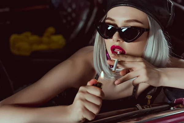 Sensual Young Blonde Woman Beret Sunglasses Smoking Cigarette Car — стоковое фото